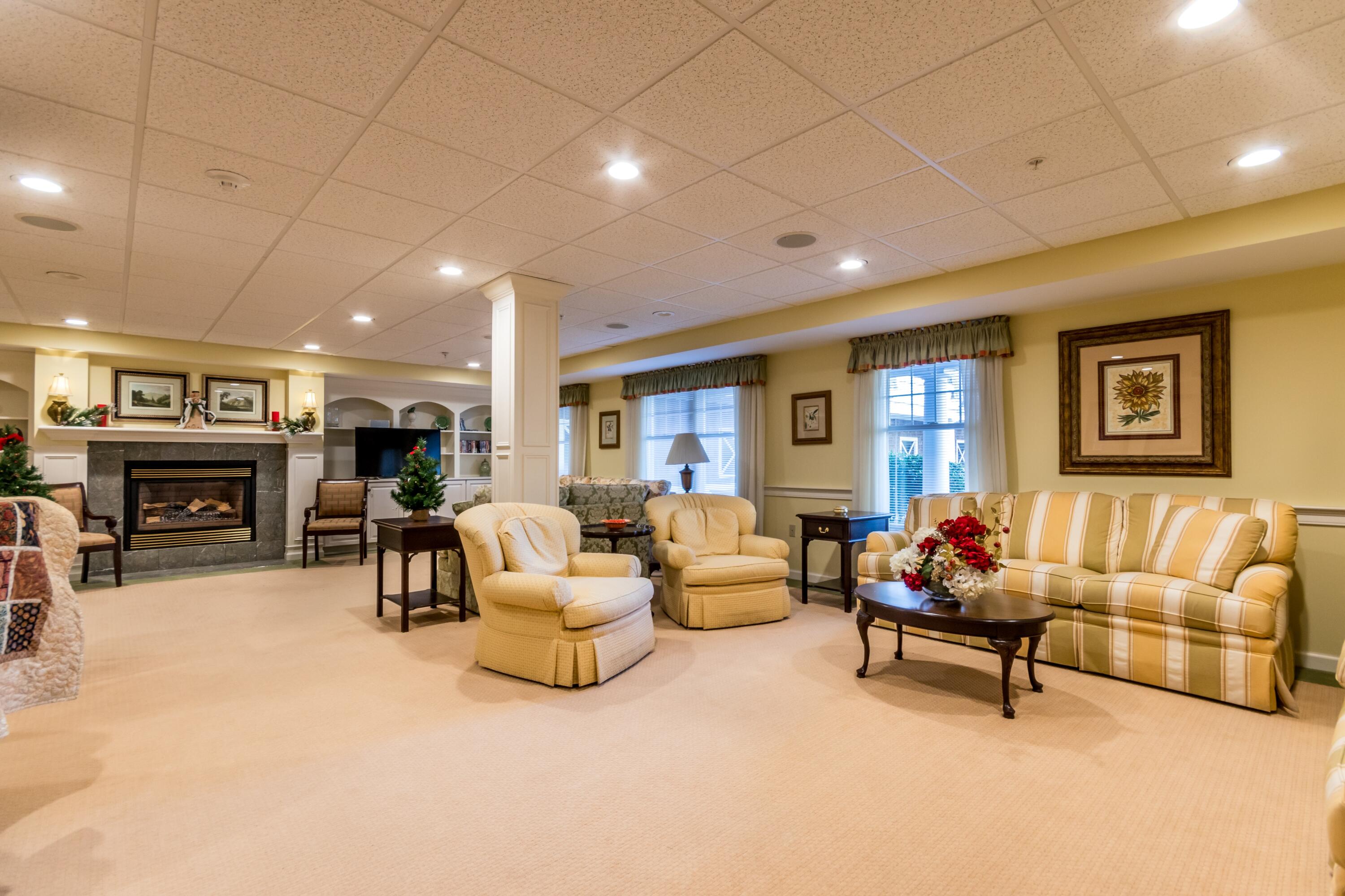18 West Road, Unit 216 Orleans, MA 02653 - Photo 30 of 39 Spacious sitting room