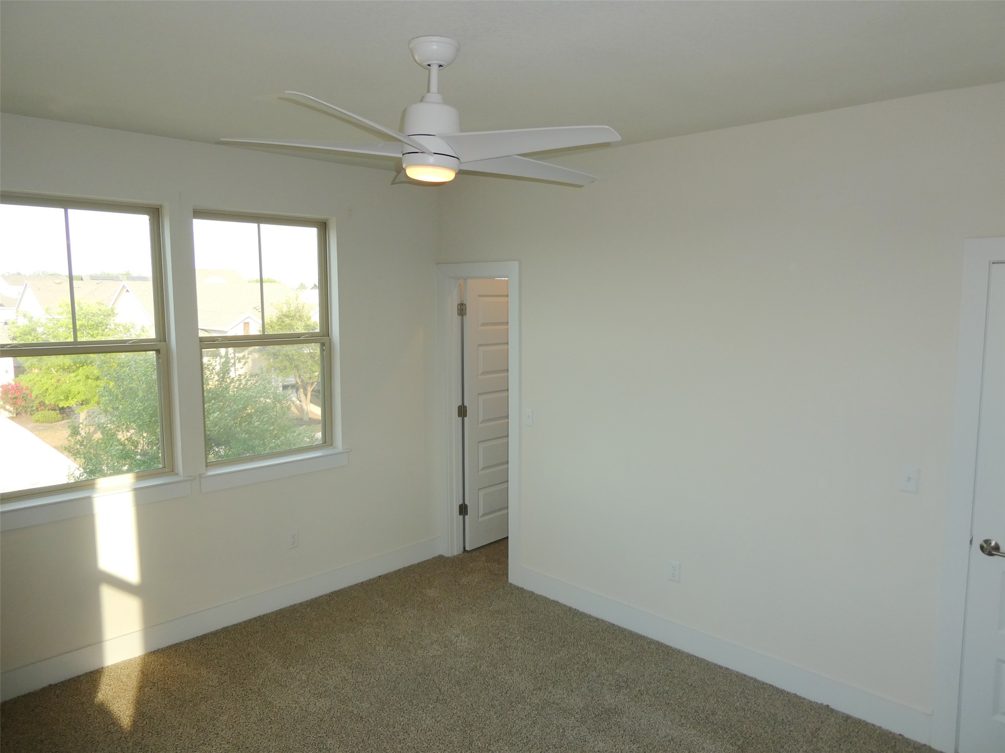 8201 Greyhawk Cove Austin, TX 78744 - Photo 19 of 27