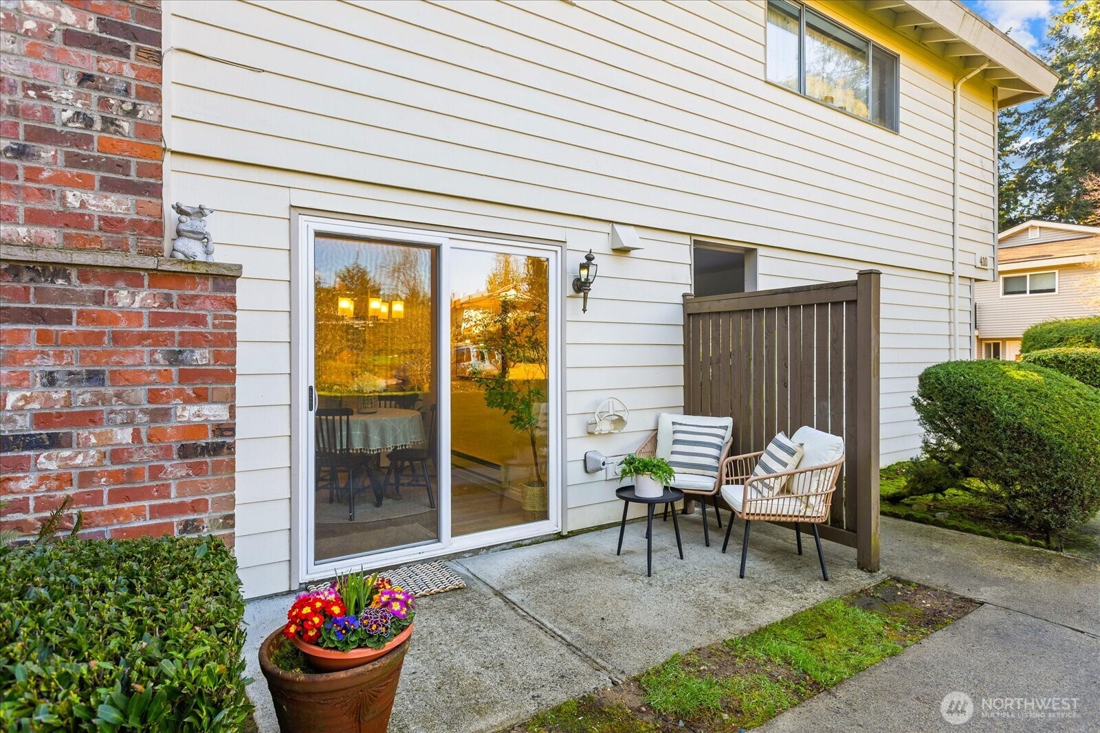 410 214th Street Southwest, Unit B Bothell, WA 98021 - Photo 27 of 37 a view of a patio with table and chairs and potted plants