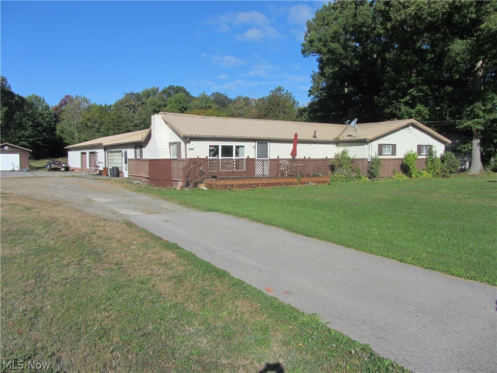 1049 Ridge Road Vienna, OH 44473 - Photo 2 of 31 Front of house