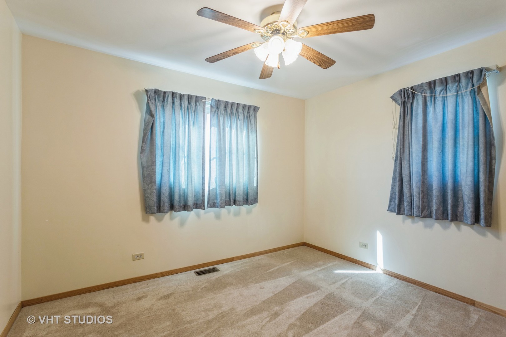 148 Springleaf Drive Bolingbrook, IL 60440 - Photo 17 of 24 an empty room with windows and fan
