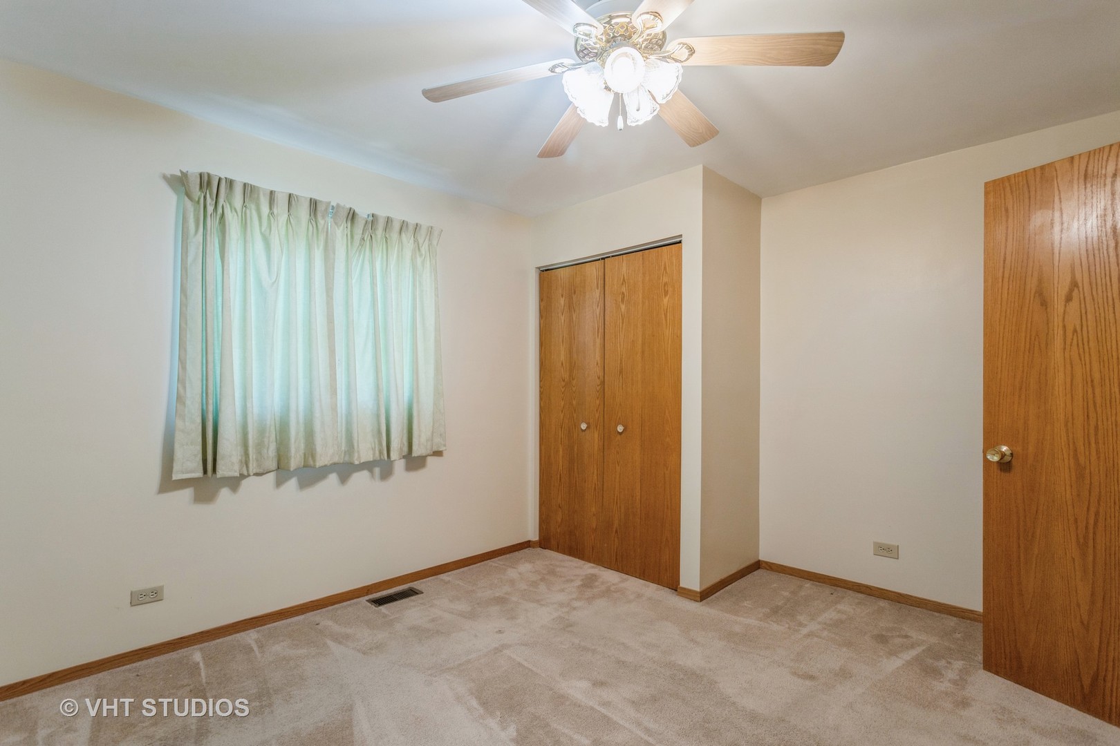 148 Springleaf Drive Bolingbrook, IL 60440 - Photo 10 of 24 an empty room with windows and fan