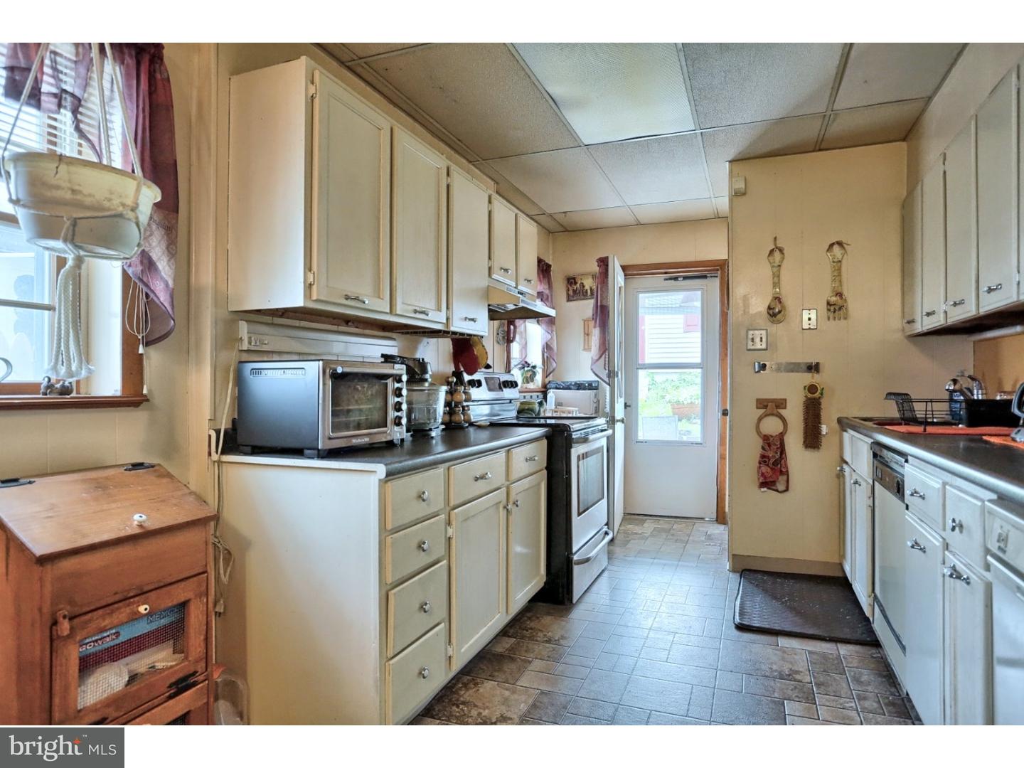 1123 North 10th Street Reading, PA 19604 - Photo 7 of 23