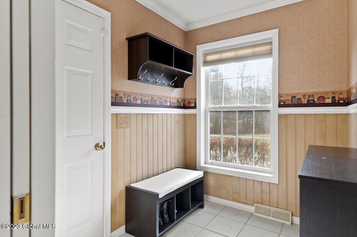 1885 Hexam Road Niskayuna, NY 12309 - Photo 3 of 39 22-FJD_1172