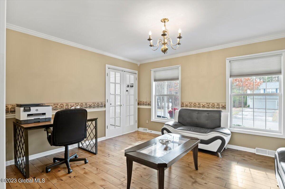 1885 Hexam Road Niskayuna, NY 12309 - Photo 4 of 39 09-FJD_1133