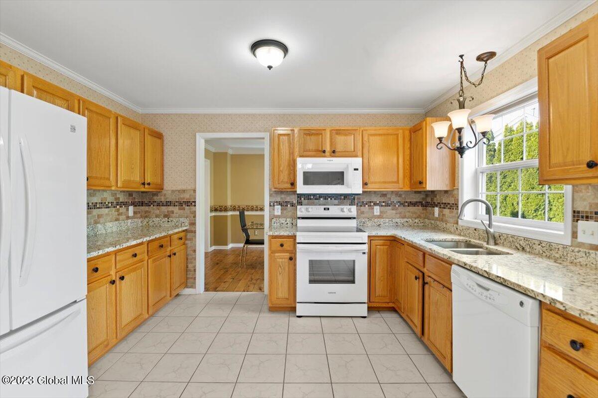 1885 Hexam Road Niskayuna, NY 12309 - Photo 9 of 39 15-FJD_1151