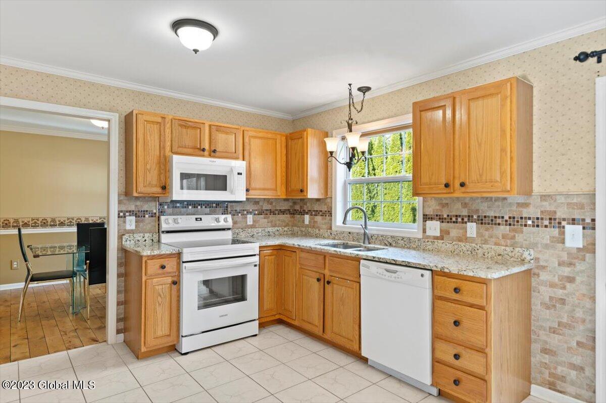 1885 Hexam Road Niskayuna, NY 12309 - Photo 10 of 39 14-FJD_1148