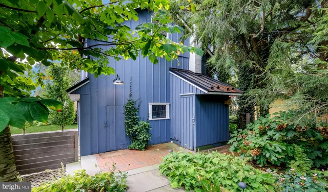 a view of a house with a tub
