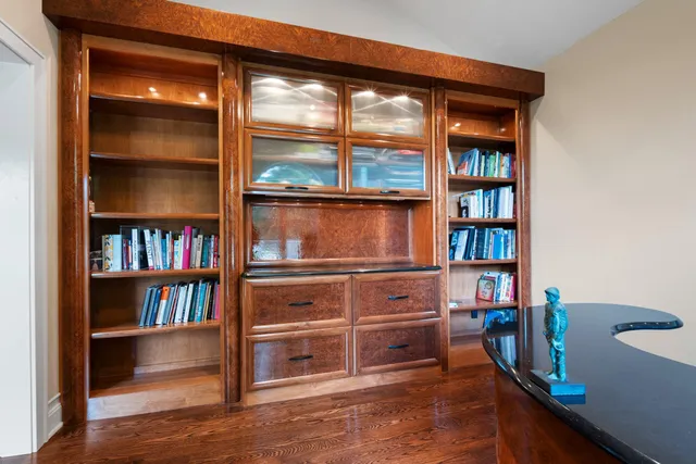 $1,250,000 | 2101 Hunters Ridge Court, Manitowoc, WI 54220