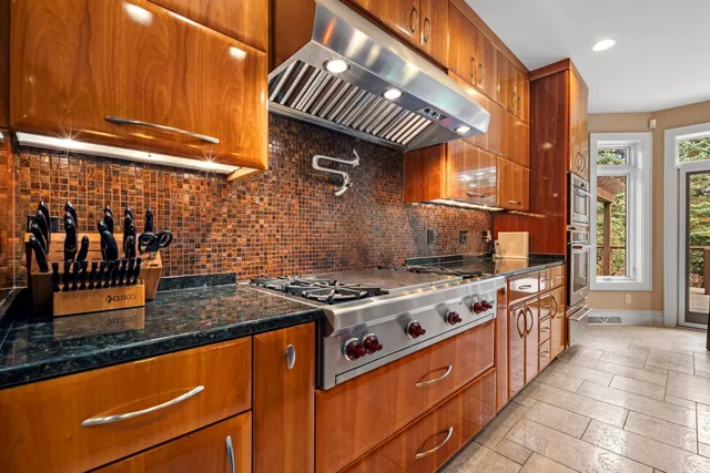 $1,250,000 | 2101 Hunters Ridge Court, Manitowoc, WI 54220