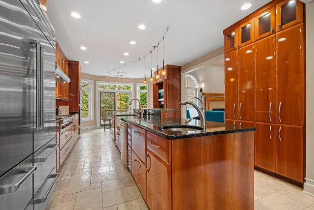 $1,250,000 | 2101 Hunters Ridge Court, Manitowoc, WI 54220