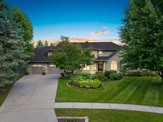 $1,250,000 | 2101 Hunters Ridge Court, Manitowoc, WI 54220