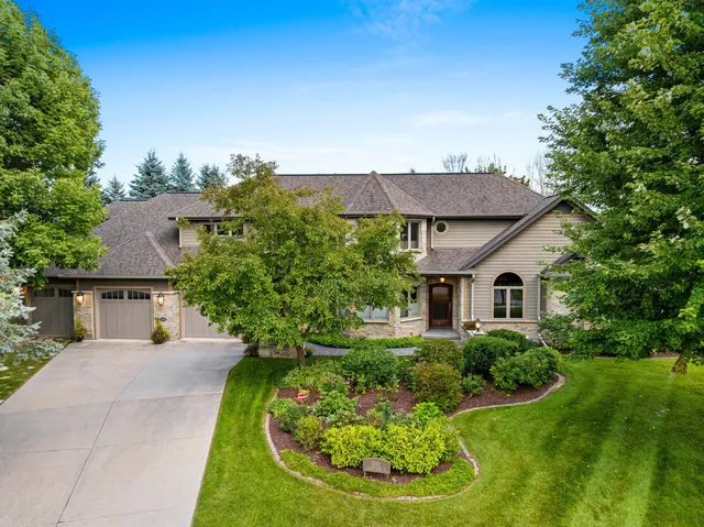 $1,250,000 | 2101 Hunters Ridge Court, Manitowoc, WI 54220