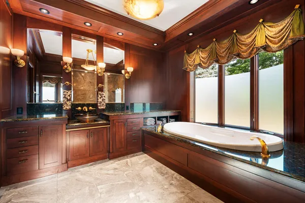 $1,250,000 | 2101 Hunters Ridge Court, Manitowoc, WI 54220
