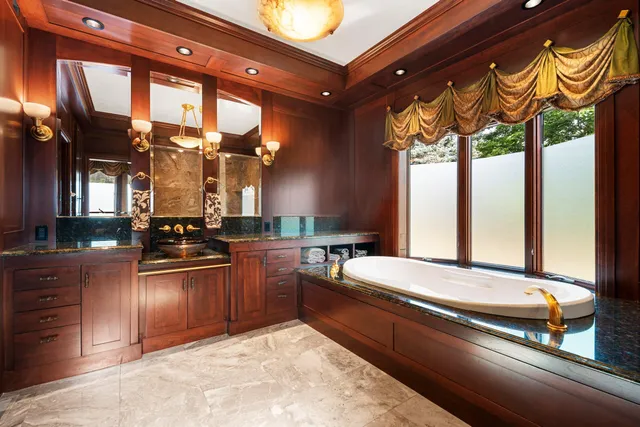 $1,250,000 | 2101 Hunters Ridge Court, Manitowoc, WI 54220