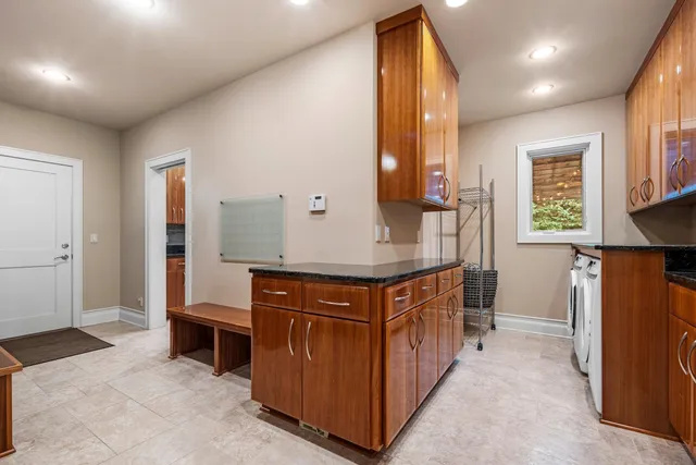 $1,250,000 | 2101 Hunters Ridge Court, Manitowoc, WI 54220