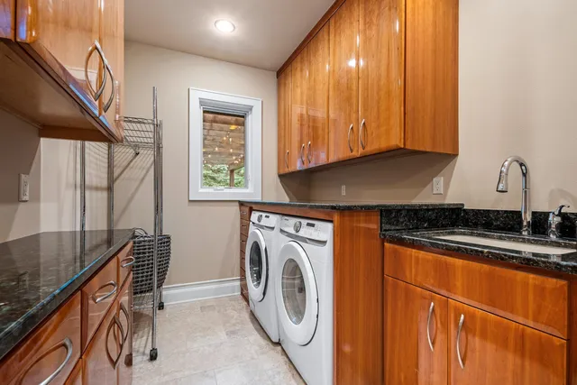 $1,250,000 | 2101 Hunters Ridge Court, Manitowoc, WI 54220