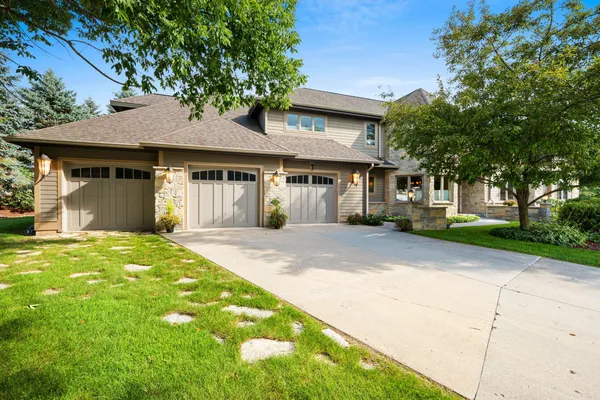 $1,250,000 | 2101 Hunters Ridge Court, Manitowoc, WI 54220