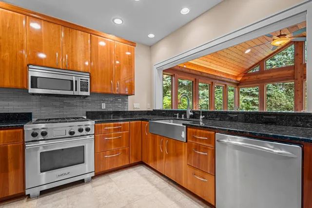 $1,250,000 | 2101 Hunters Ridge Court, Manitowoc, WI 54220