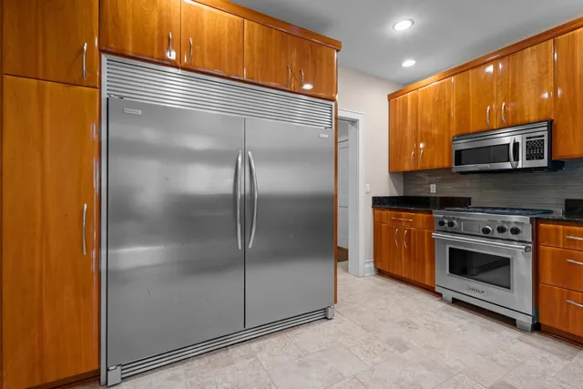 $1,250,000 | 2101 Hunters Ridge Court, Manitowoc, WI 54220