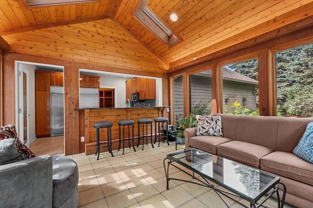 $1,250,000 | 2101 Hunters Ridge Court, Manitowoc, WI 54220