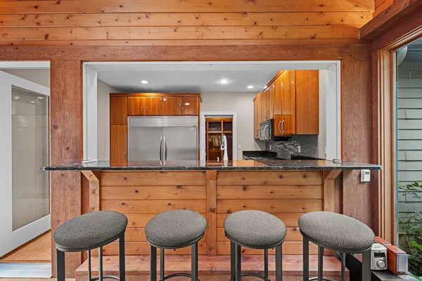 $1,250,000 | 2101 Hunters Ridge Court, Manitowoc, WI 54220