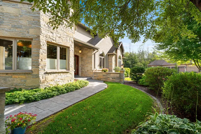 $1,250,000 | 2101 Hunters Ridge Court, Manitowoc, WI 54220