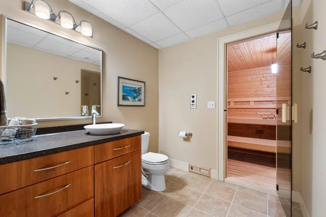 $1,250,000 | 2101 Hunters Ridge Court, Manitowoc, WI 54220