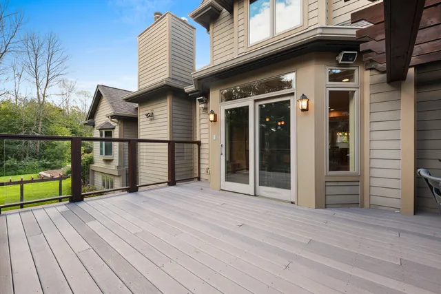 $1,250,000 | 2101 Hunters Ridge Court, Manitowoc, WI 54220