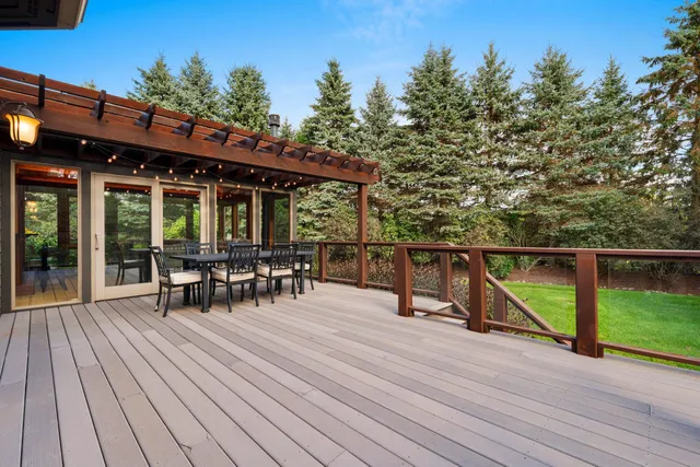 $1,250,000 | 2101 Hunters Ridge Court, Manitowoc, WI 54220