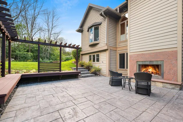 $1,250,000 | 2101 Hunters Ridge Court, Manitowoc, WI 54220