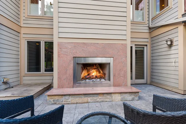 $1,250,000 | 2101 Hunters Ridge Court, Manitowoc, WI 54220