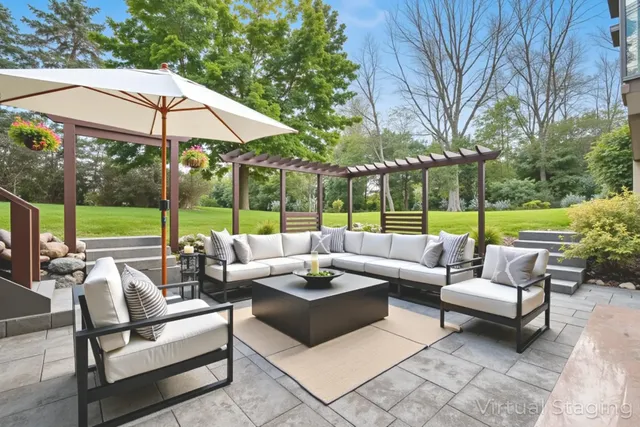 $1,250,000 | 2101 Hunters Ridge Court, Manitowoc, WI 54220