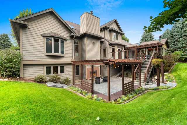 $1,250,000 | 2101 Hunters Ridge Court, Manitowoc, WI 54220