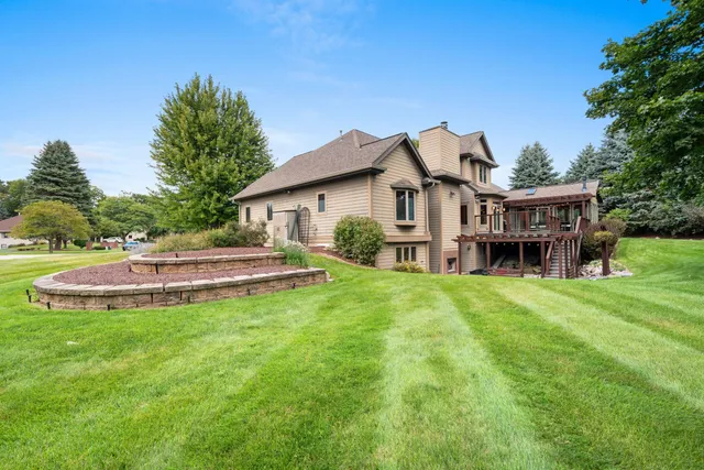 $1,250,000 | 2101 Hunters Ridge Court, Manitowoc, WI 54220