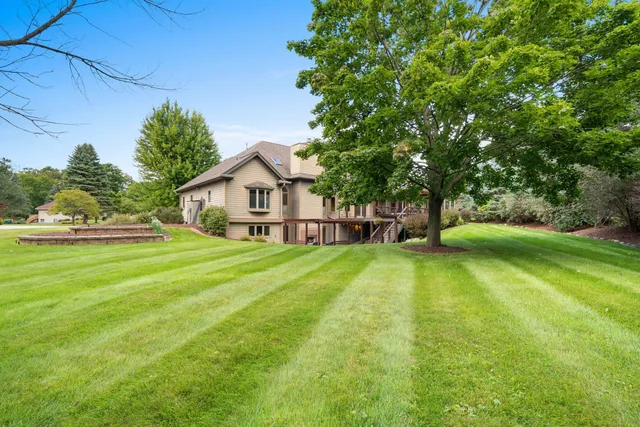 $1,250,000 | 2101 Hunters Ridge Court, Manitowoc, WI 54220