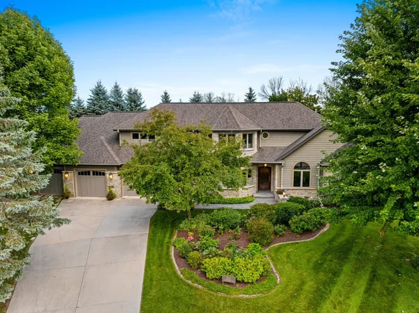 $1,250,000 | 2101 Hunters Ridge Court, Manitowoc, WI 54220