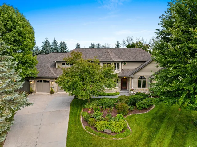 $1,250,000 | 2101 Hunters Ridge Court, Manitowoc, WI 54220