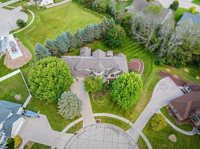 $1,250,000 | 2101 Hunters Ridge Court, Manitowoc, WI 54220
