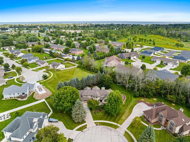 $1,250,000 | 2101 Hunters Ridge Court, Manitowoc, WI 54220