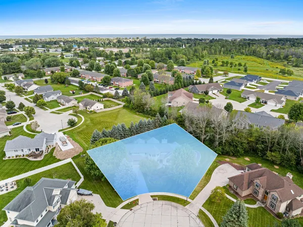 $1,250,000 | 2101 Hunters Ridge Court, Manitowoc, WI 54220
