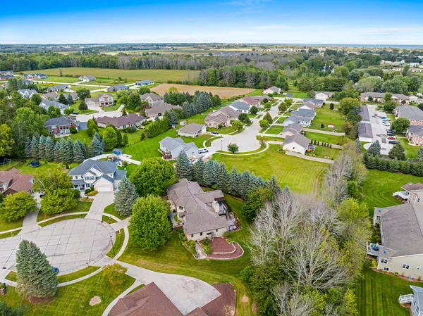 $1,250,000 | 2101 Hunters Ridge Court, Manitowoc, WI 54220