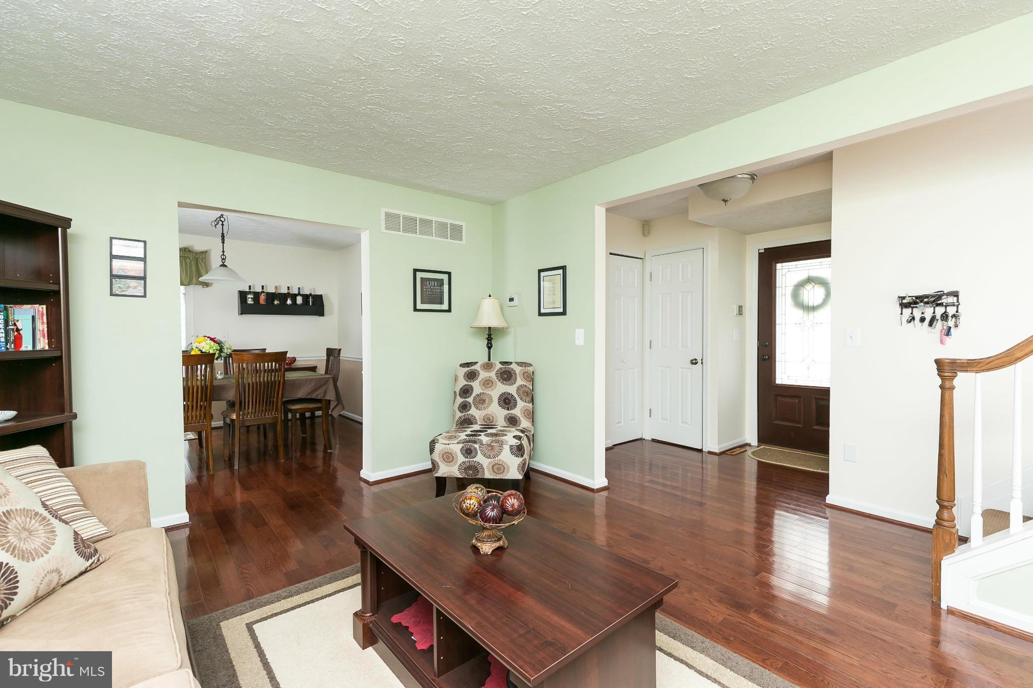 9105 Naygall Road Baltimore, MD 21234 - Photo 9 of 26 Living Room