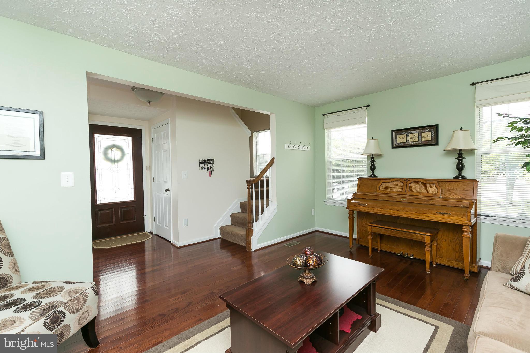 9105 Naygall Road Baltimore, MD 21234 - Photo 10 of 26 Living Room