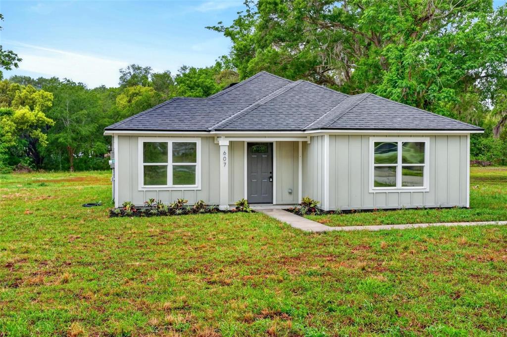 607 Thomas Avenue Leesburg, FL 34748 - Photo 2 of 50 a house that has a big yard in front of it