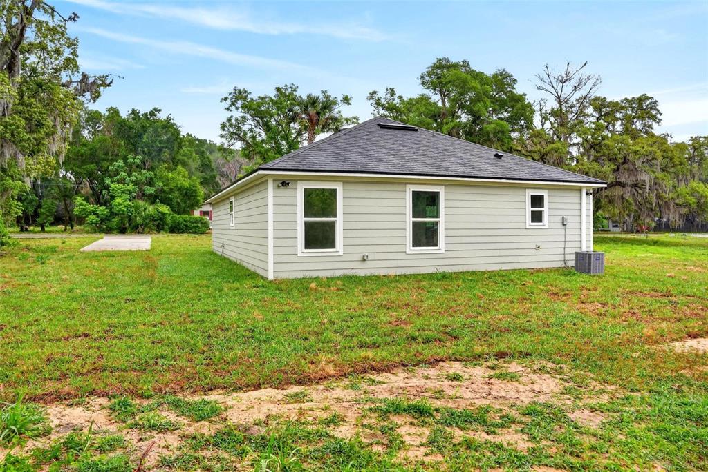 607 Thomas Avenue Leesburg, FL 34748 - Photo 45 of 50 a view of a backyard with a garden