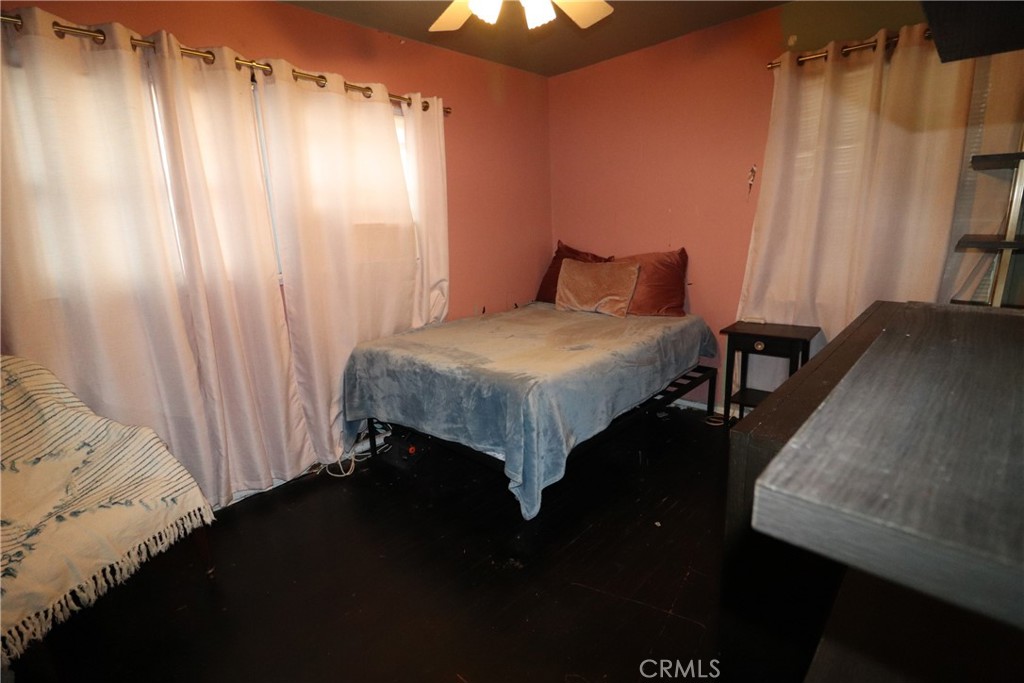 4040 Lehman Road La Crescenta, CA 91214 - Photo 4 of 10 a bedroom with a bed and a window