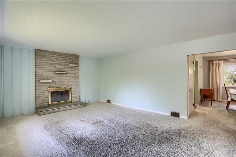 9558 Meadow Road Allison Park, PA 15101 - Photo 7 of 22 Large Living room