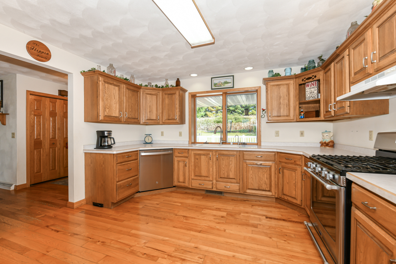 9702 West State Road 81 Beloit, WI 53511 - Photo 14 of 60 Kitchen