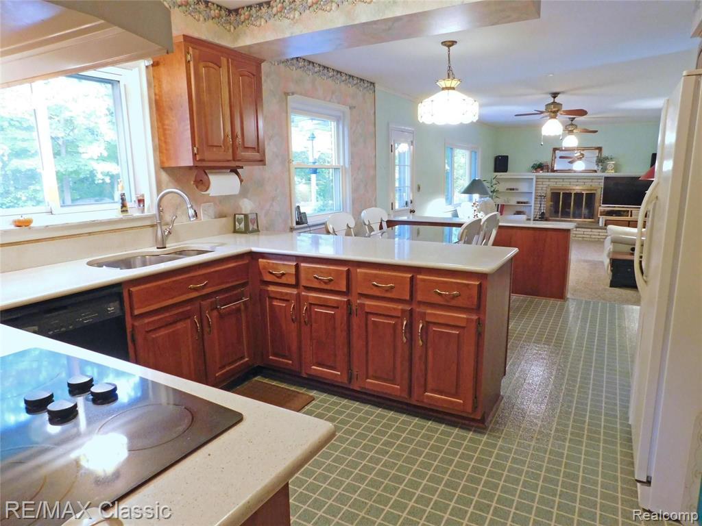 30179 Richmond Road Farmington Hills, MI 48334 - Photo 18 of 37